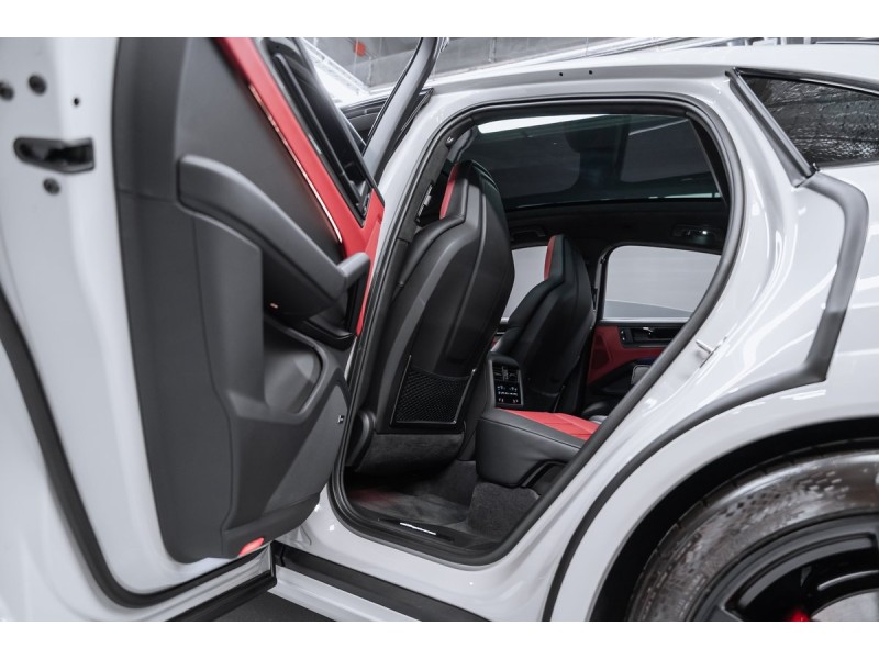 Porsche Cayenne GTS Coupé 2025
