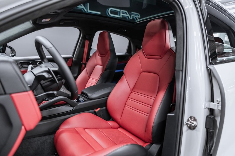 Porsche Cayenne GTS Coupé 2025