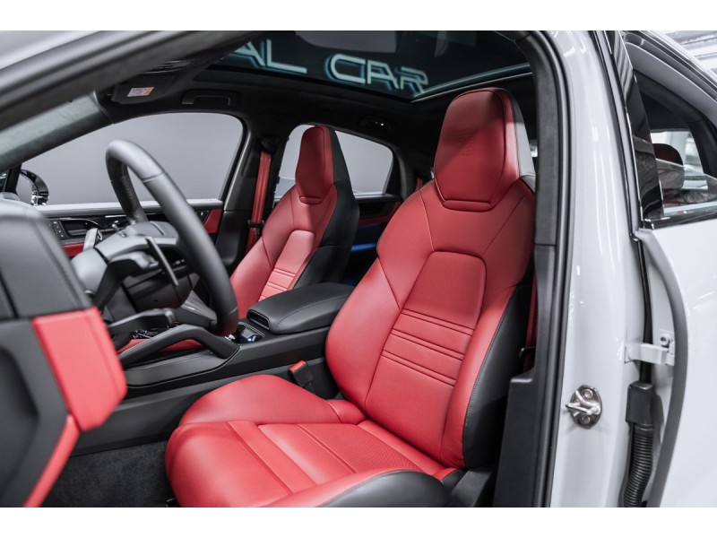 Porsche Cayenne GTS Coupé 2025