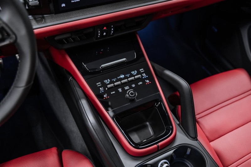 Porsche Cayenne GTS Coupé 2025