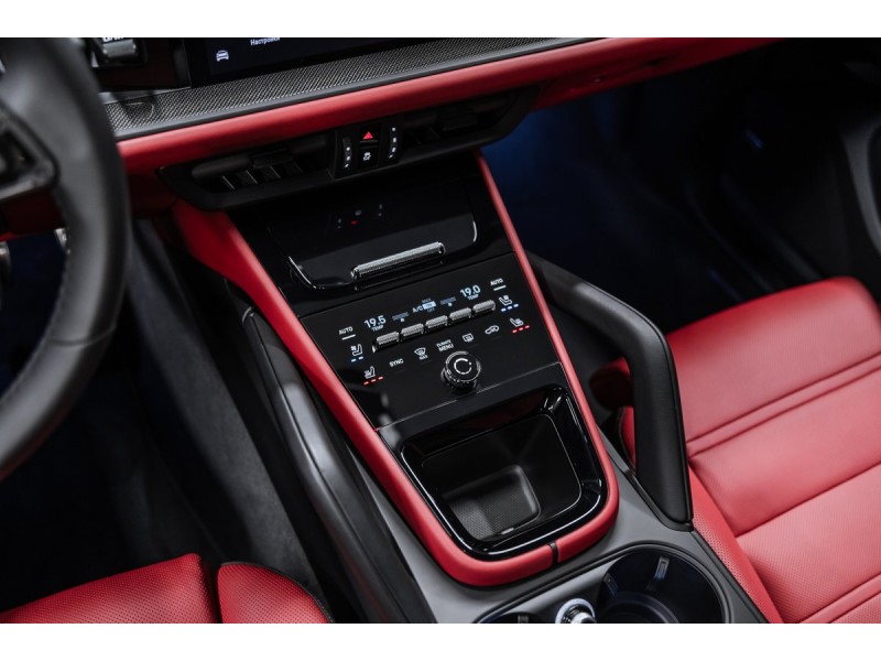 Porsche Cayenne GTS Coupé 2025