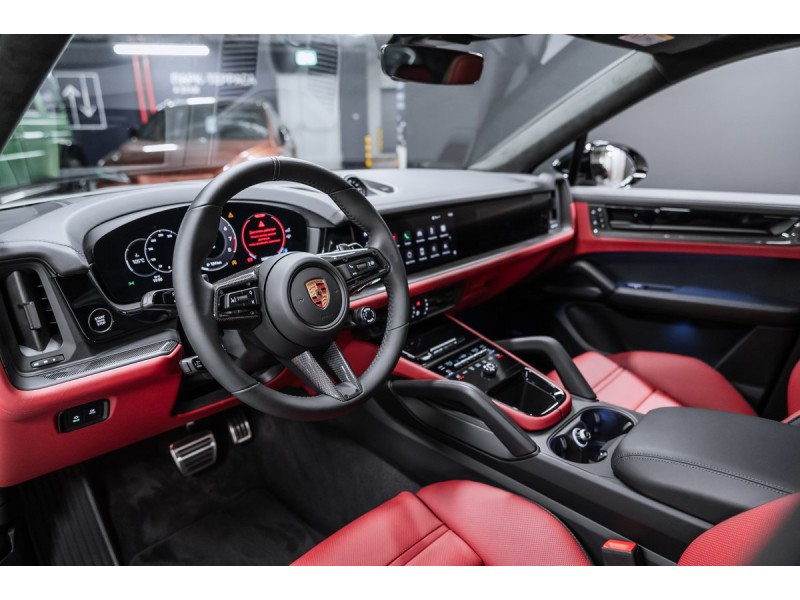 Porsche Cayenne GTS Coupé 2025