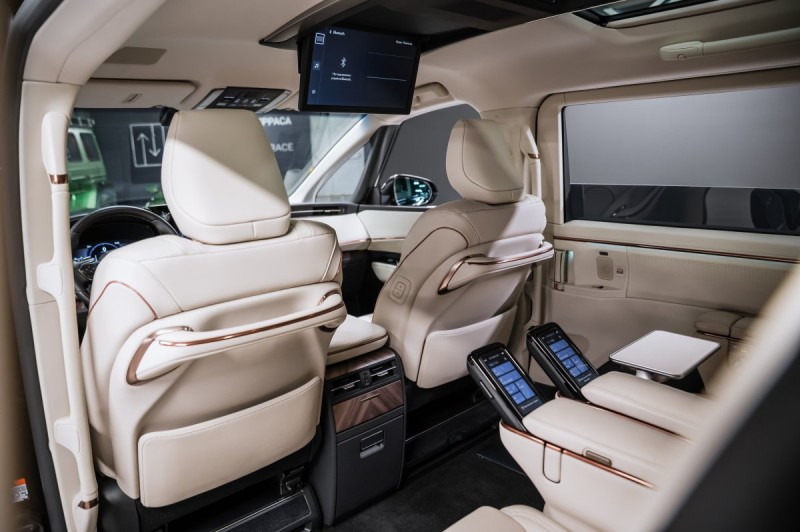 Lexus LM 350h - 2026