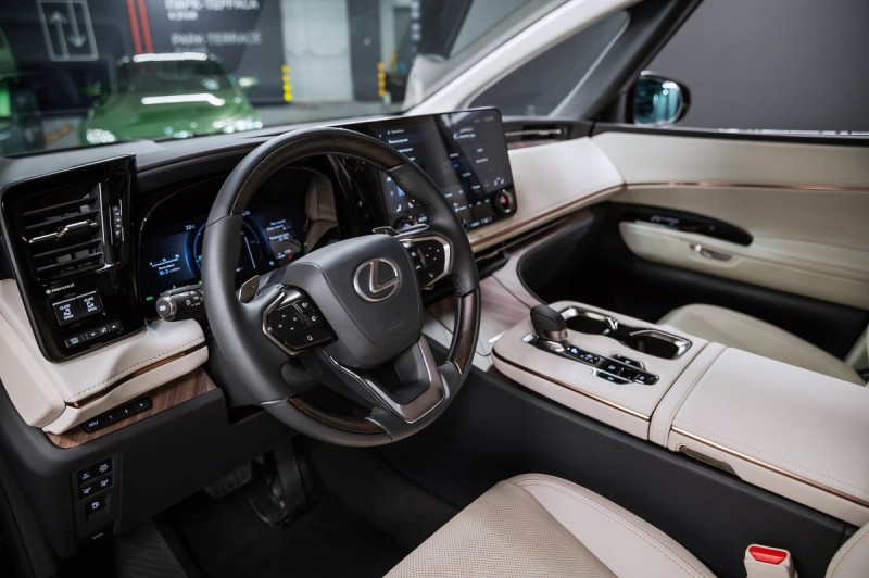 Lexus LM 350h - 2026