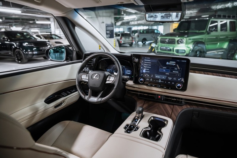 Lexus LM 350h - 2026