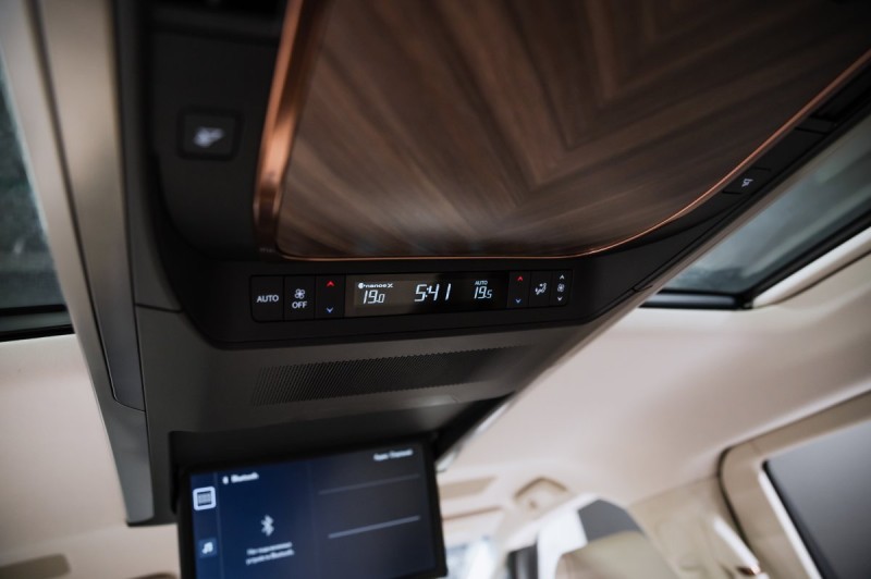 Lexus LM 350h - 2026
