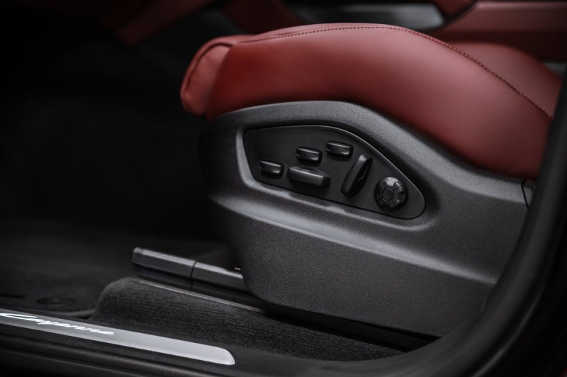 Porsche Cayenne Coupe Base - 2025
