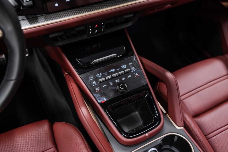 Porsche Cayenne GTS 2025