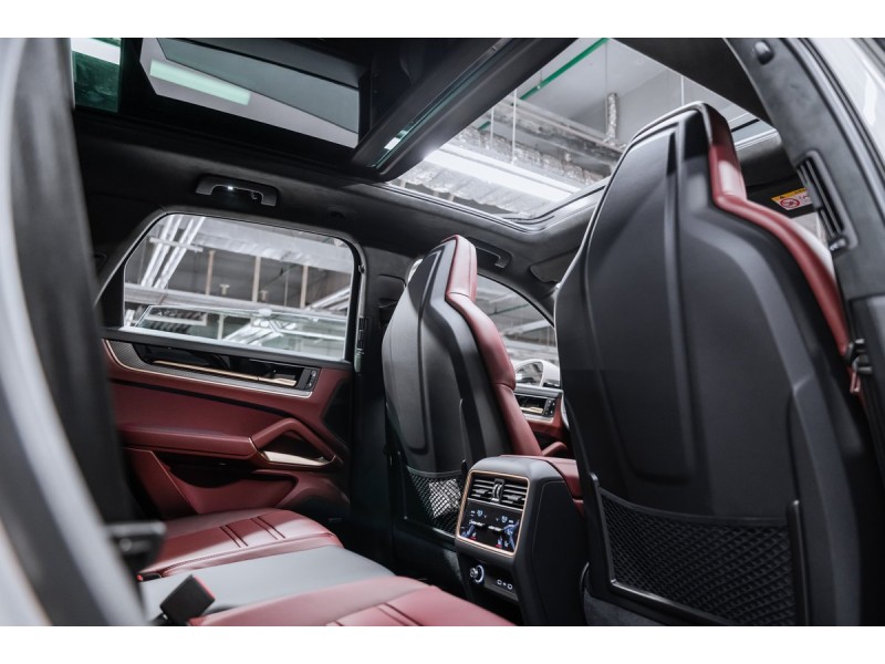 Porsche Cayenne GTS 2025
