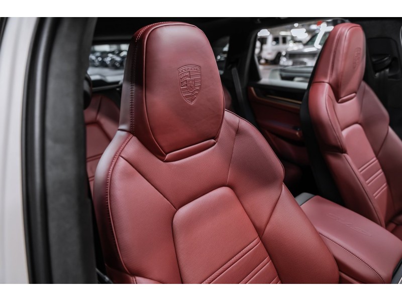 Porsche Cayenne GTS 2025
