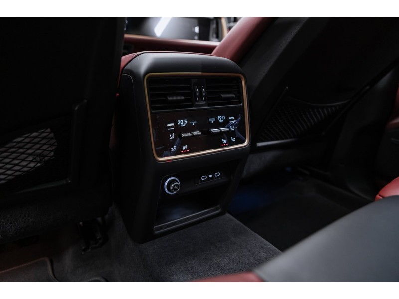 Porsche Cayenne GTS 2025