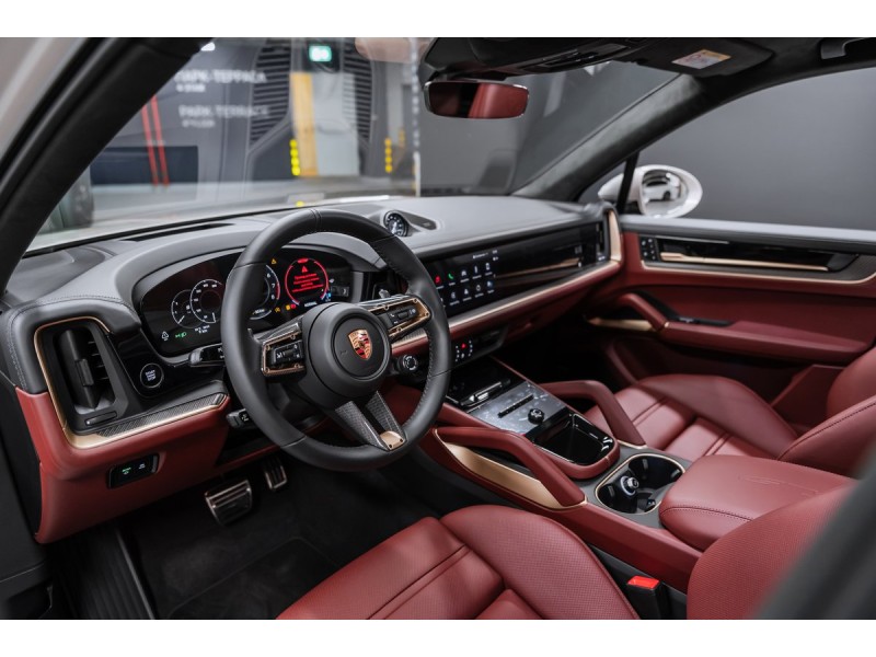 Porsche Cayenne GTS 2025