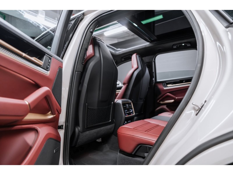 Porsche Cayenne GTS 2025