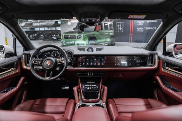 Porsche Cayenne GTS 2025