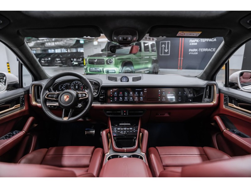 Porsche Cayenne GTS 2025