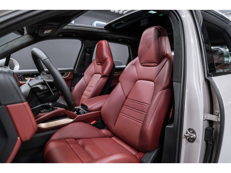 Porsche Cayenne GTS 2025