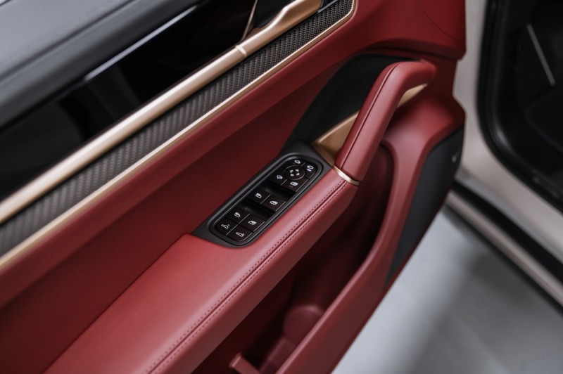Porsche Cayenne GTS 2025