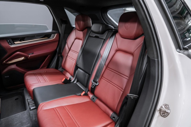 Porsche Cayenne GTS 2025
