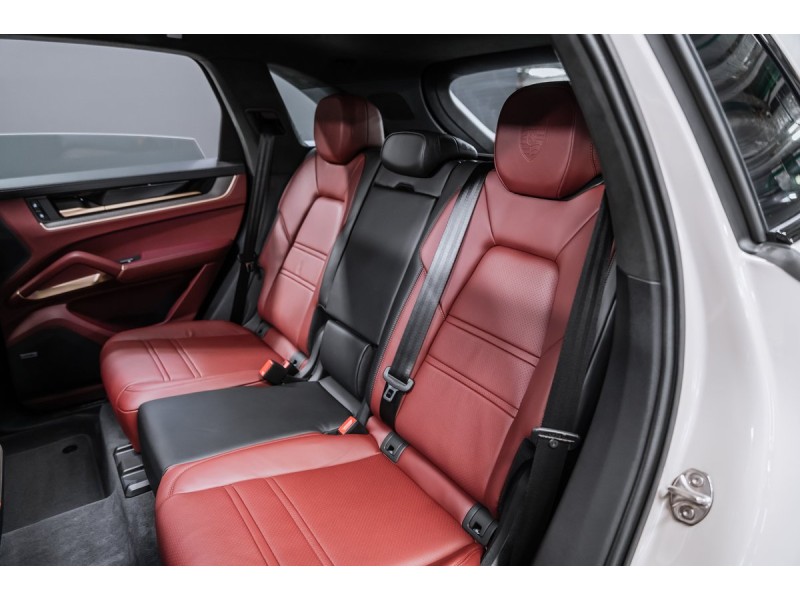Porsche Cayenne GTS 2025