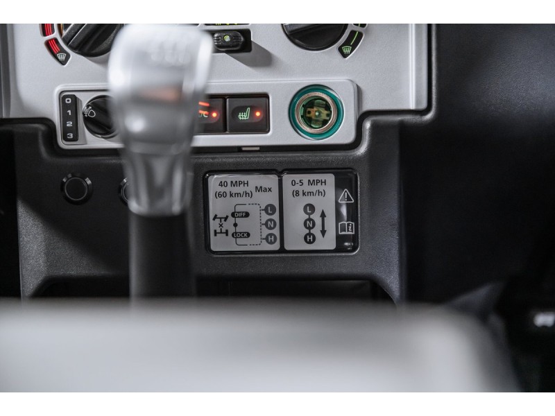 Land Rover Defender SE 2008