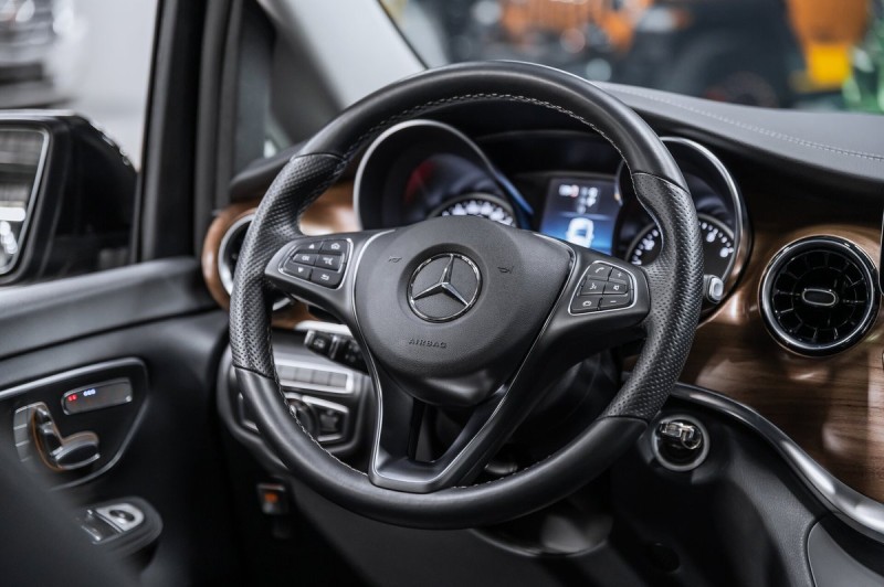 Mercedes-Benz V-Класс Premium 2023