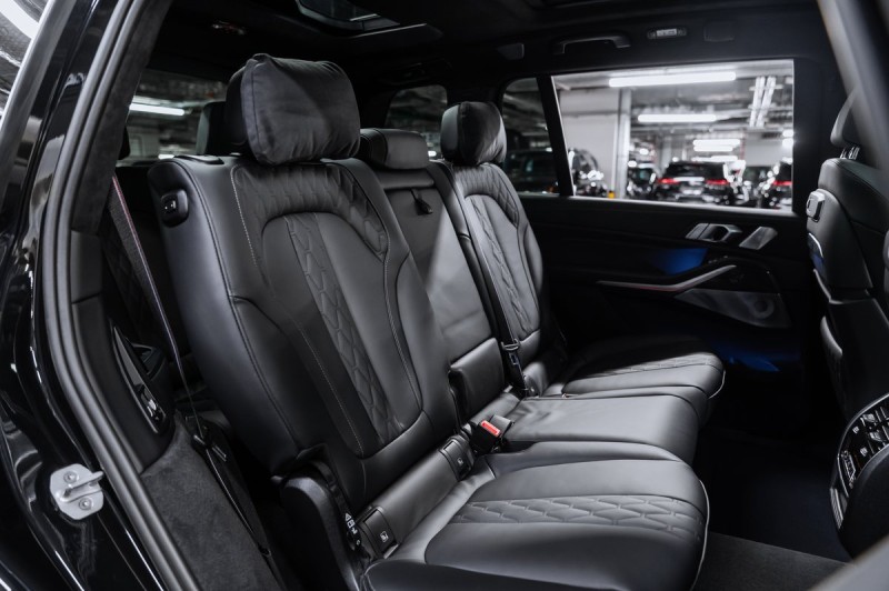 BMW X7  2025