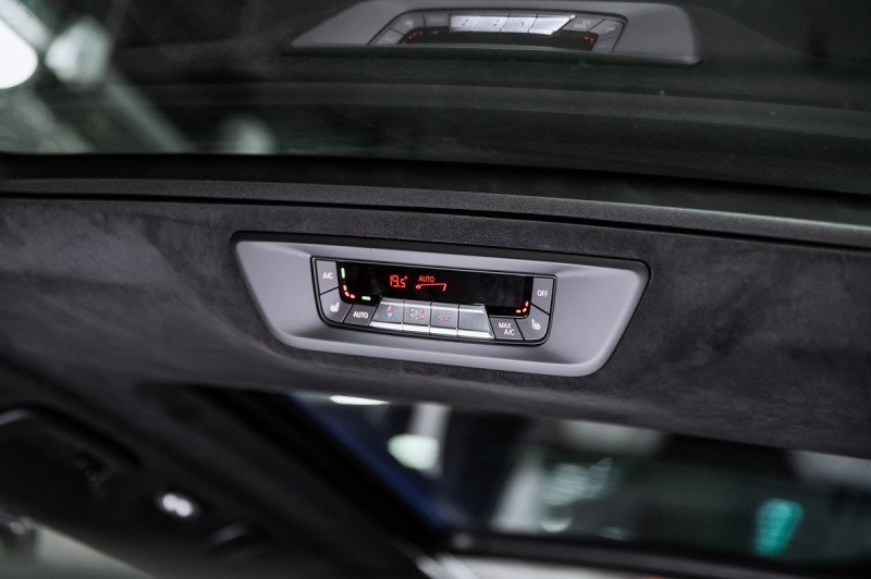 BMW X7  2025