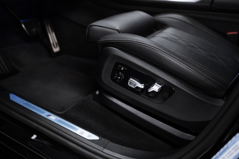 BMW X7  2025