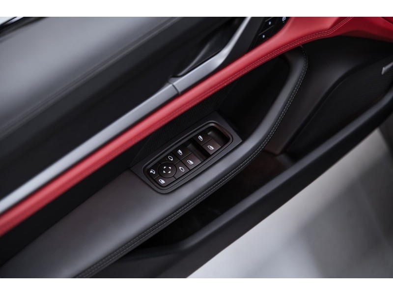 Porsche Taycan 4S 2024