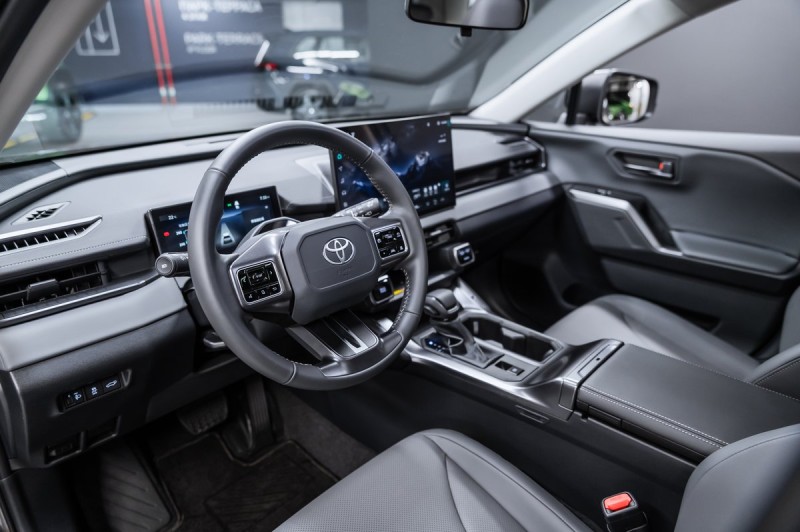 Toyota RAV4 Luxury 2026