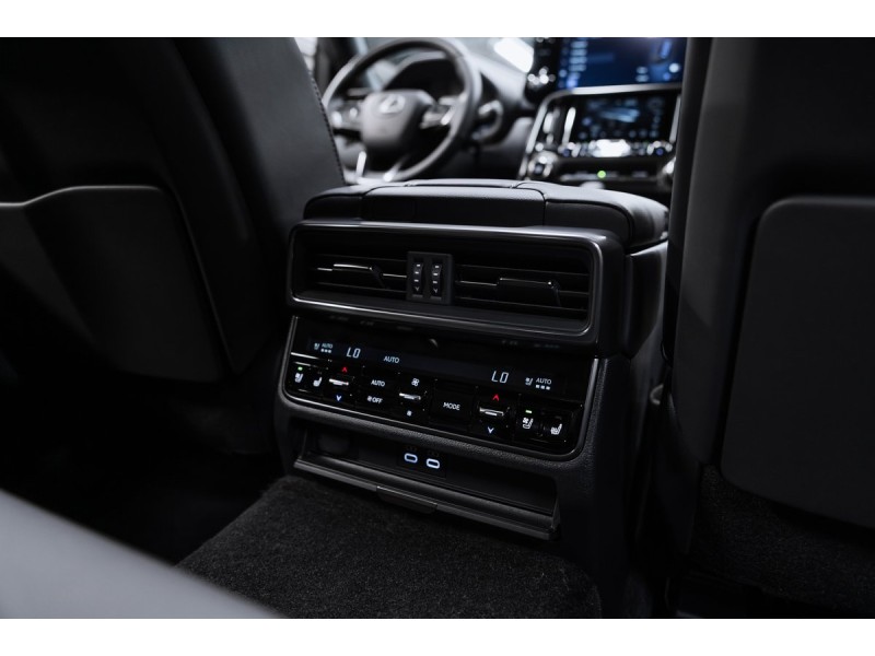 Lexus LX Boundary 2025