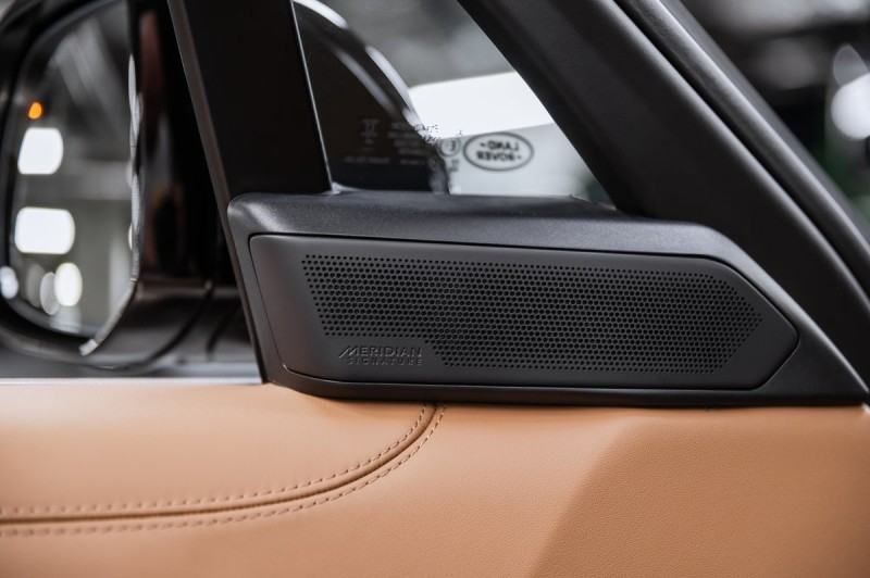 Land Rover Range Rover SV 2025