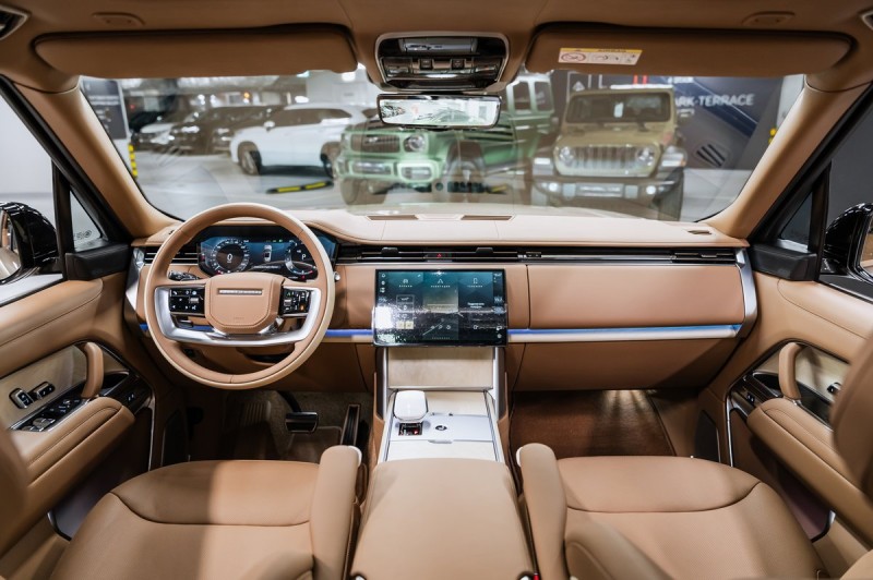 Land Rover Range Rover SV 2025