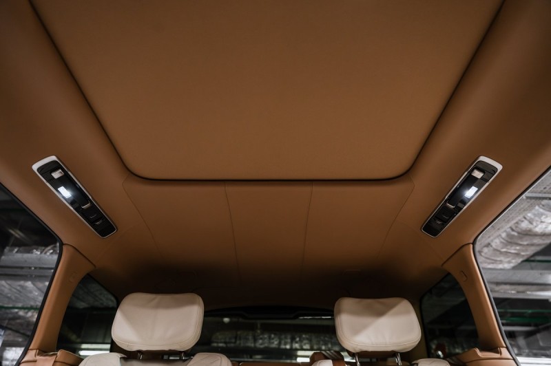 Land Rover Range Rover SV 2025