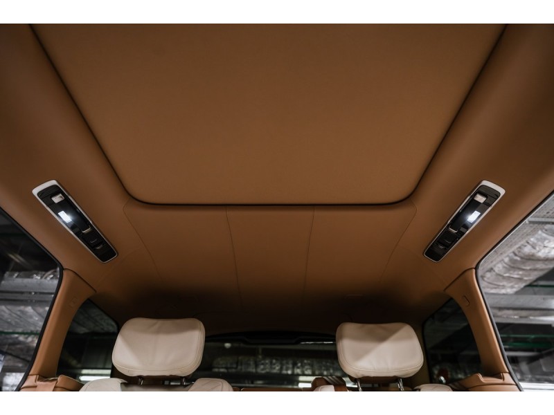 Land Rover Range Rover SV 2025