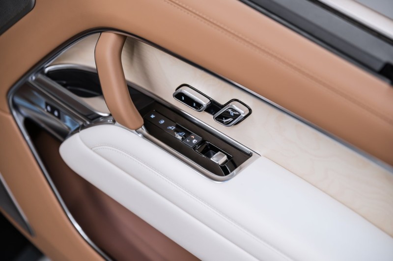 Land Rover Range Rover SV 2025