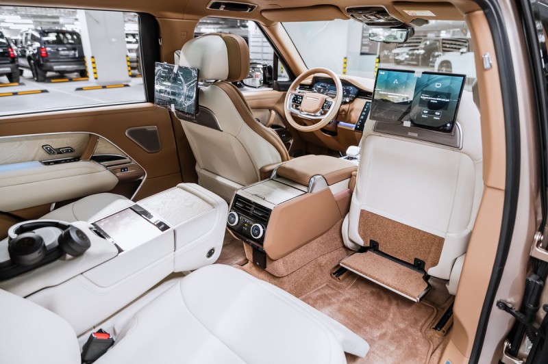 Land Rover Range Rover SV 2025