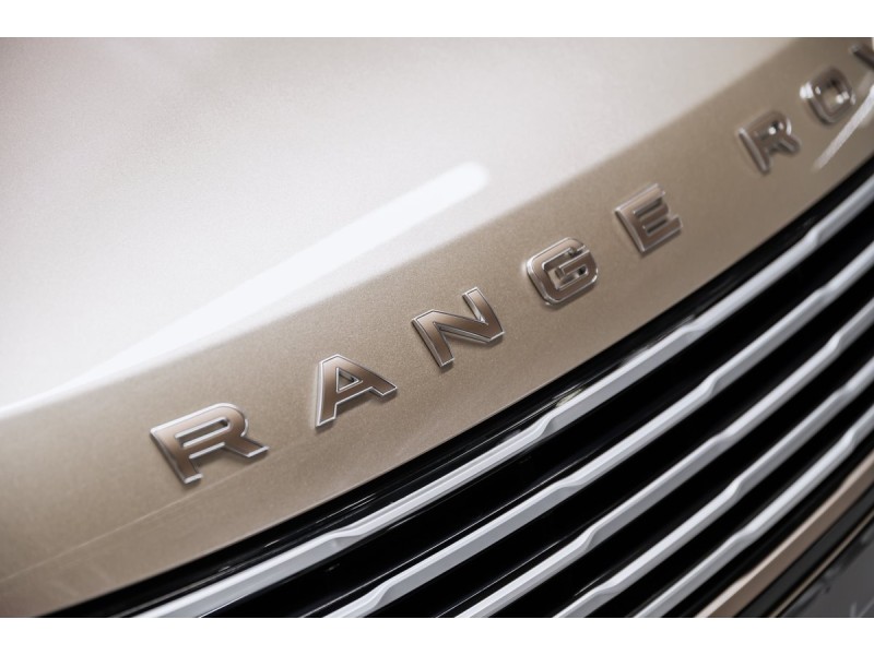 Land Rover Range Rover SV 2025