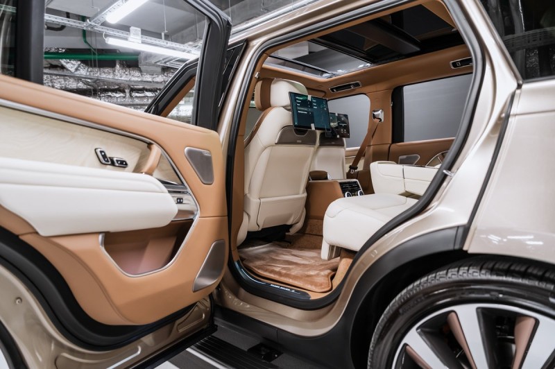 Land Rover Range Rover SV 2025