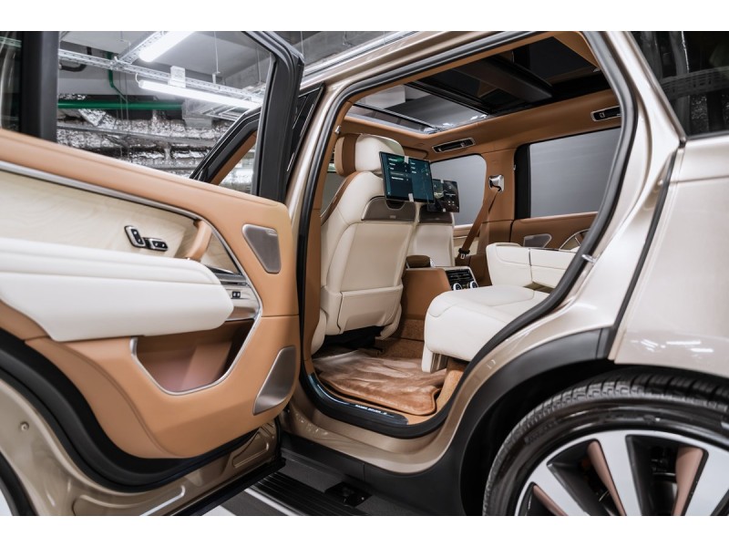 Land Rover Range Rover SV 2025