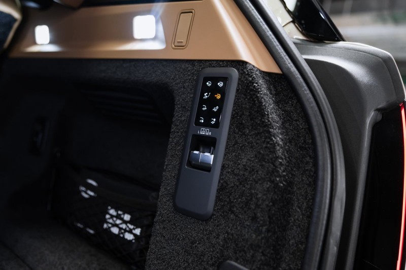 Land Rover Range Rover SV 2025
