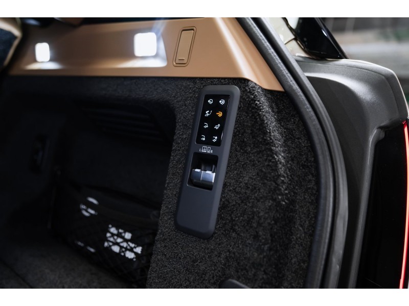 Land Rover Range Rover SV 2025