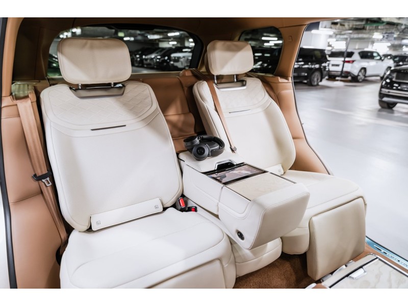 Land Rover Range Rover SV 2025