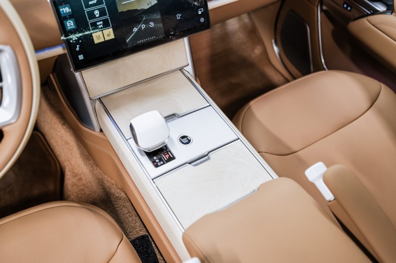 Land Rover Range Rover SV 2025