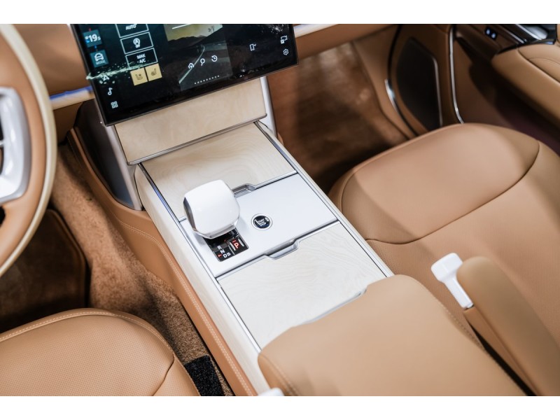 Land Rover Range Rover SV 2025