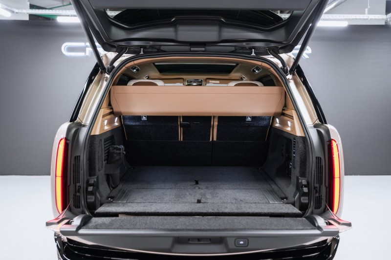 Land Rover Range Rover SV 2025