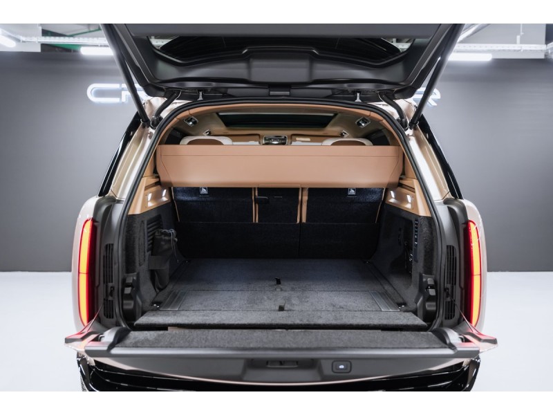 Land Rover Range Rover SV 2025