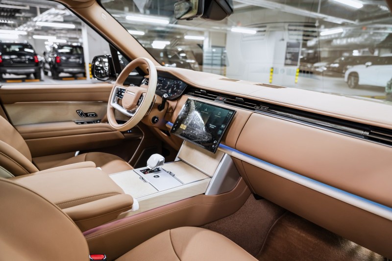 Land Rover Range Rover SV 2025