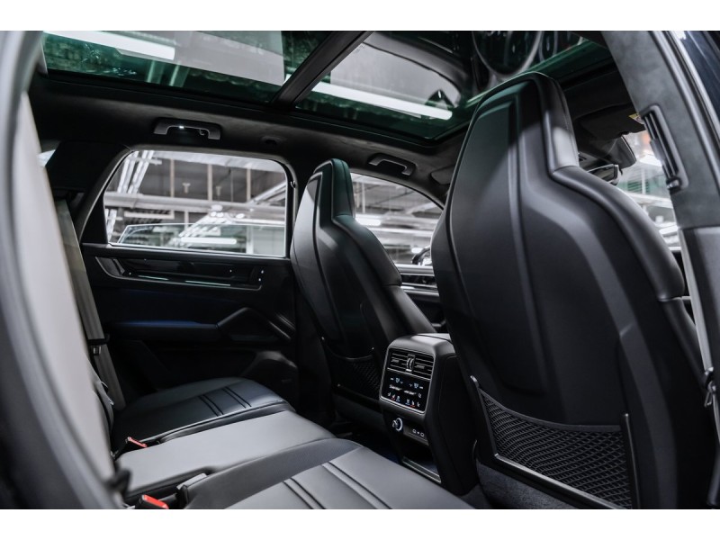 Porsche Cayenne Базовая 2026