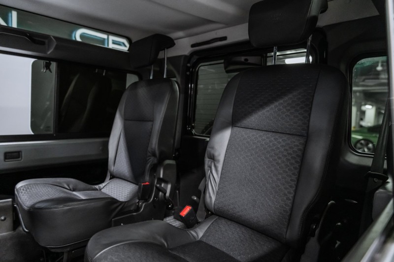 Land Rover Defender  2008